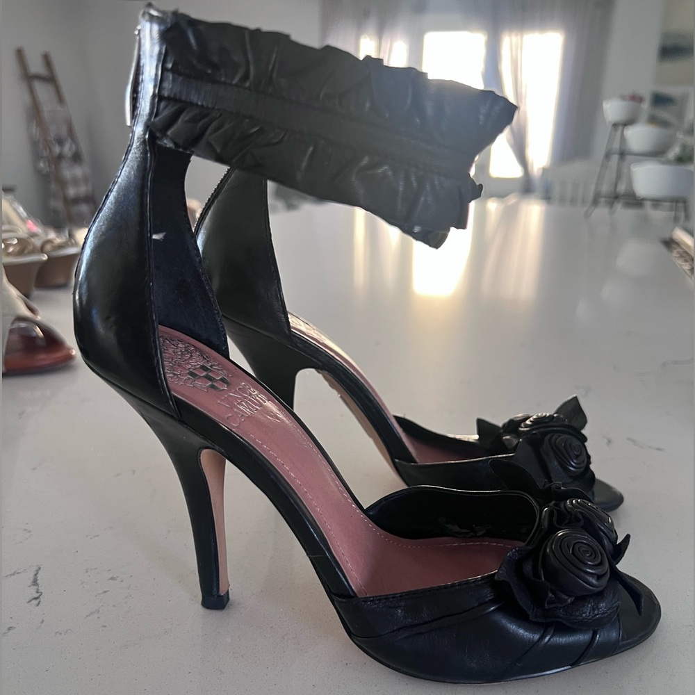Vince Camuto black leather heeled sandals size 6.5